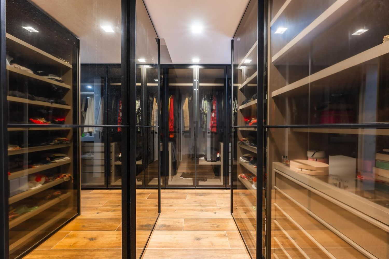 小楼房或独栋别墅出售在Rua das Mimosas - 试衣间