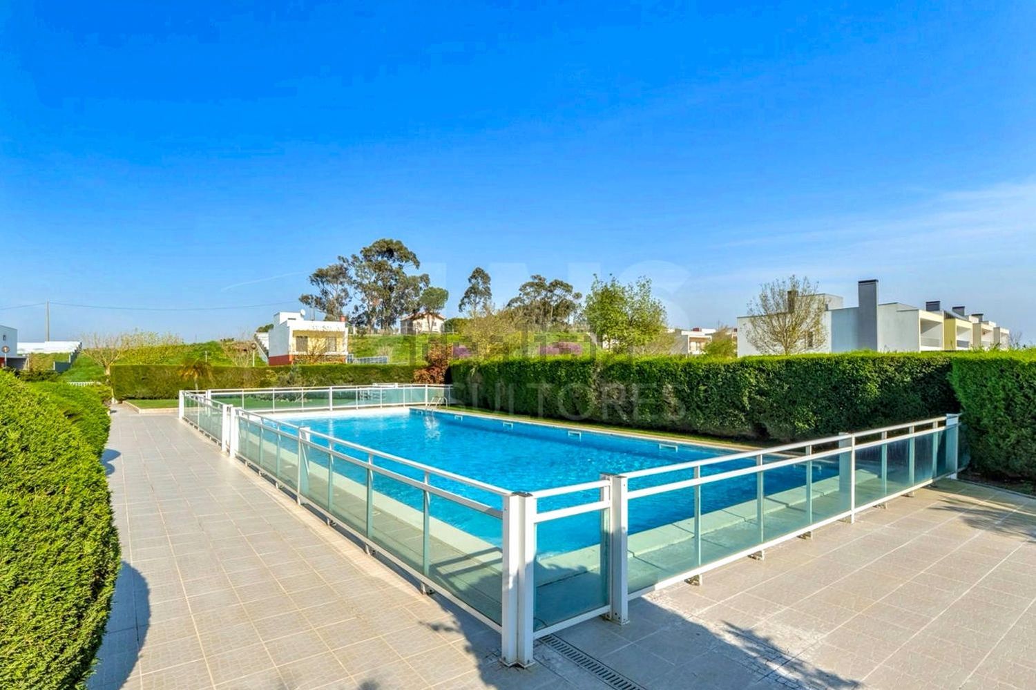 公寓 t4出售在Rua Alexandre Herculano - 游泳池