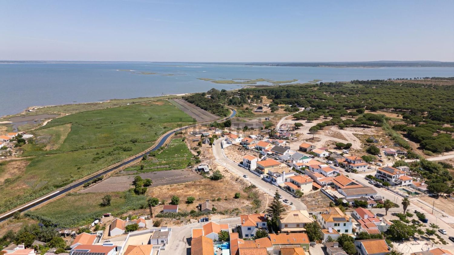 小楼房或独栋别墅出售在Estrada Sem Nome - 视线