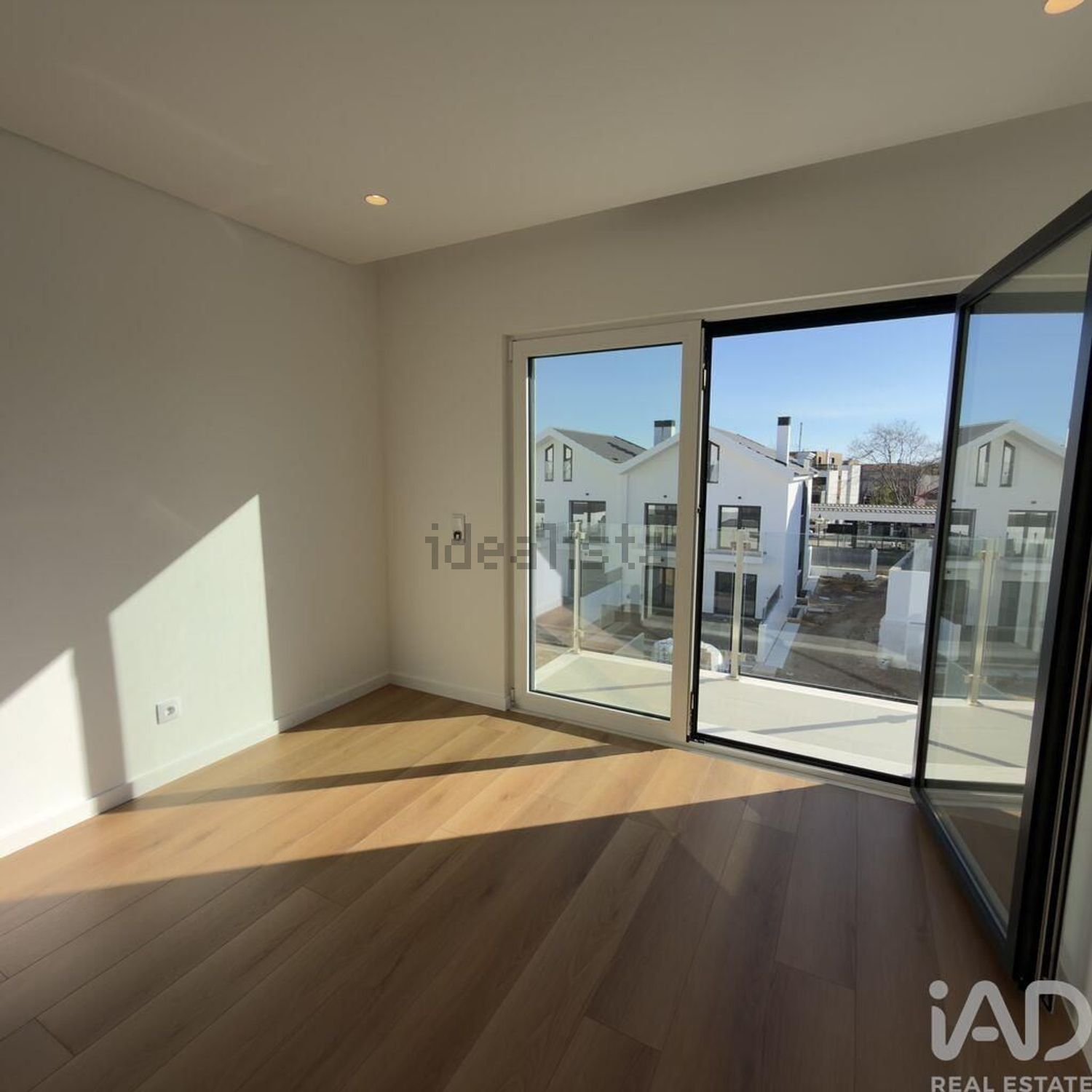 小楼房或独栋别墅出售在São Pedro do Estoril - 卧室