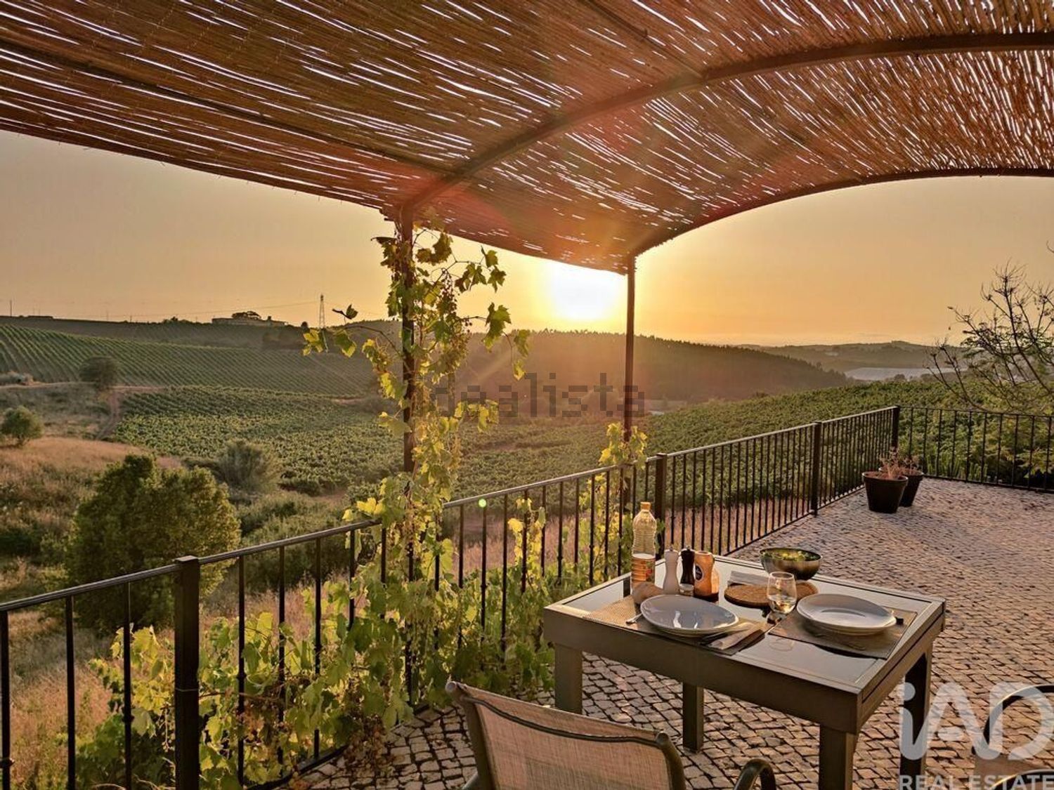 小楼房或独栋别墅出售在Lamas e Cercal - 阳台