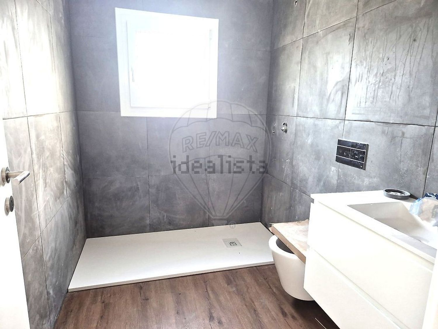 小楼房或独栋别墅出售在Rua 27 - 卫生间