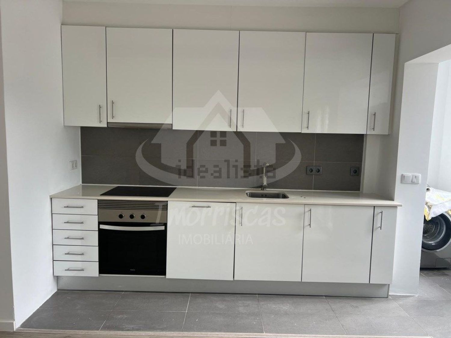 公寓 t2出售在Rua Cidade da Horta, 5 - 厨房