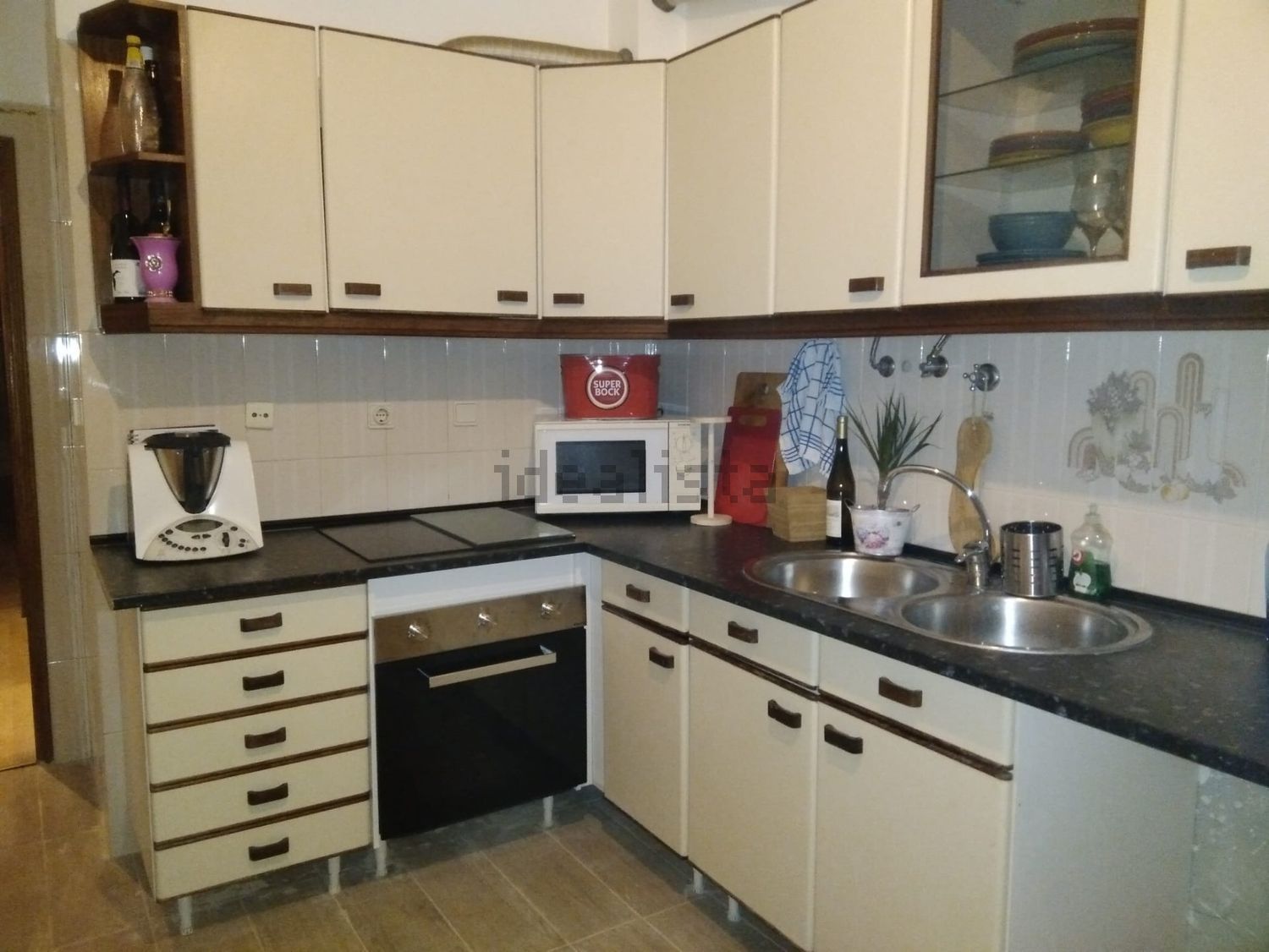 出租公寓 t2在Rua Isadora Duncan, 14 - 厨房