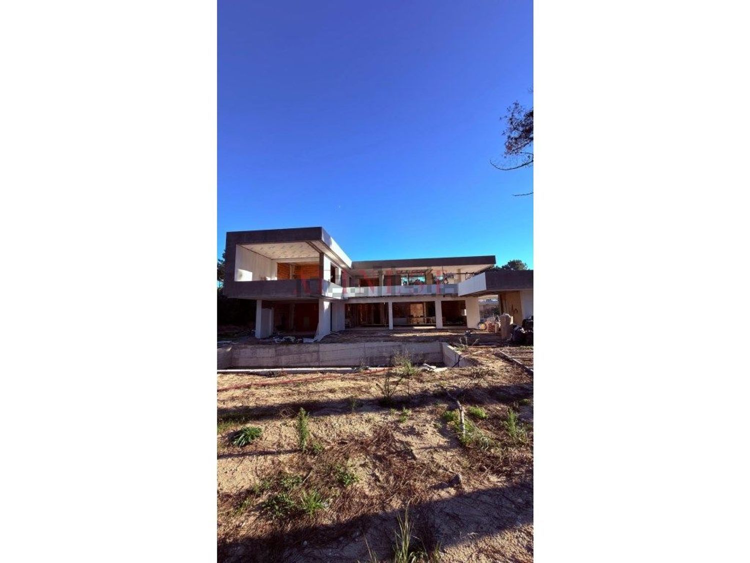 小楼房或独栋别墅出售在Rua do Tojo - 外立面