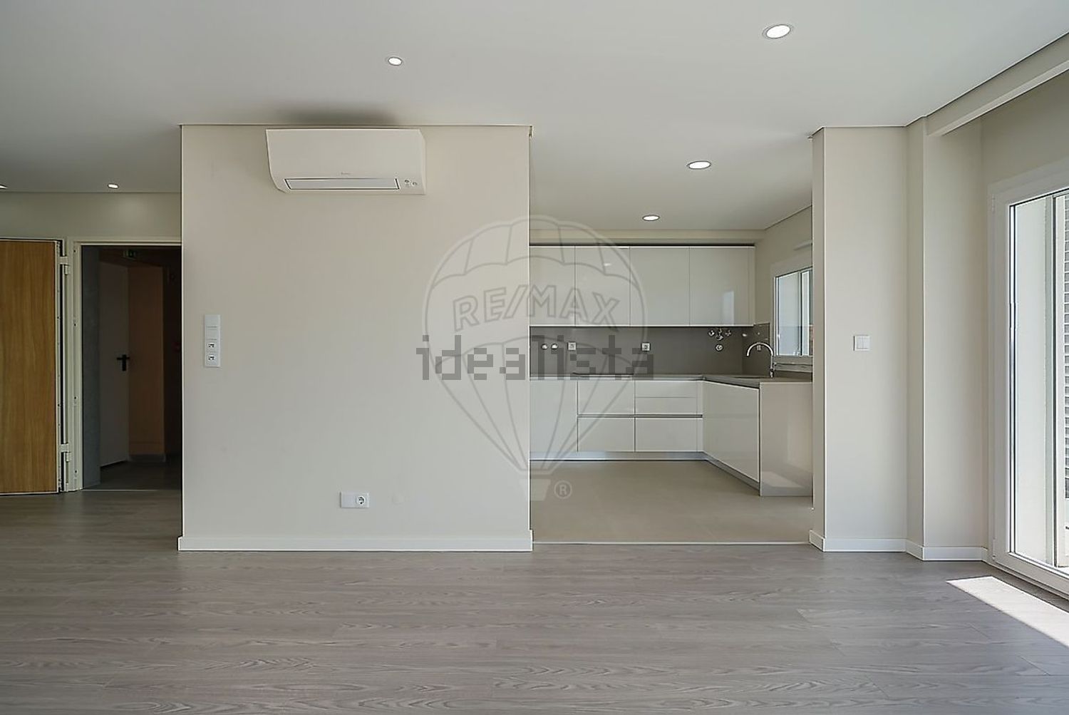 出租公寓 t2在Rua Maria Matos - 厨房