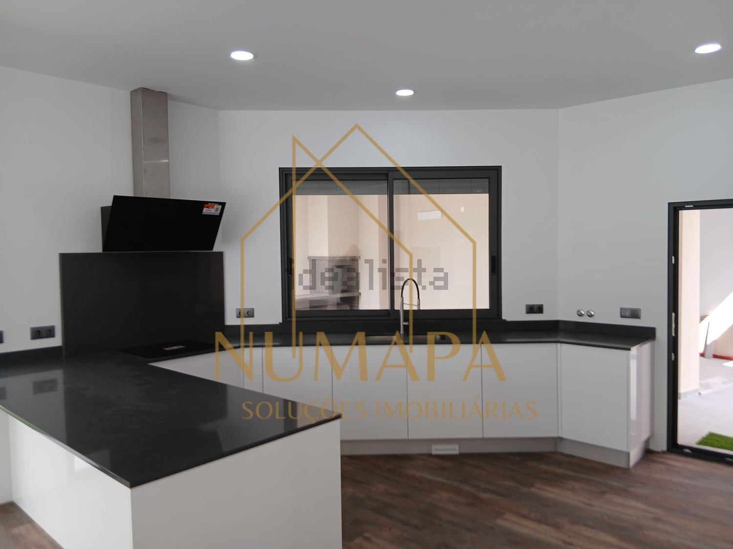 小楼房或独栋别墅出售在Rua Mário Sá - 厨房