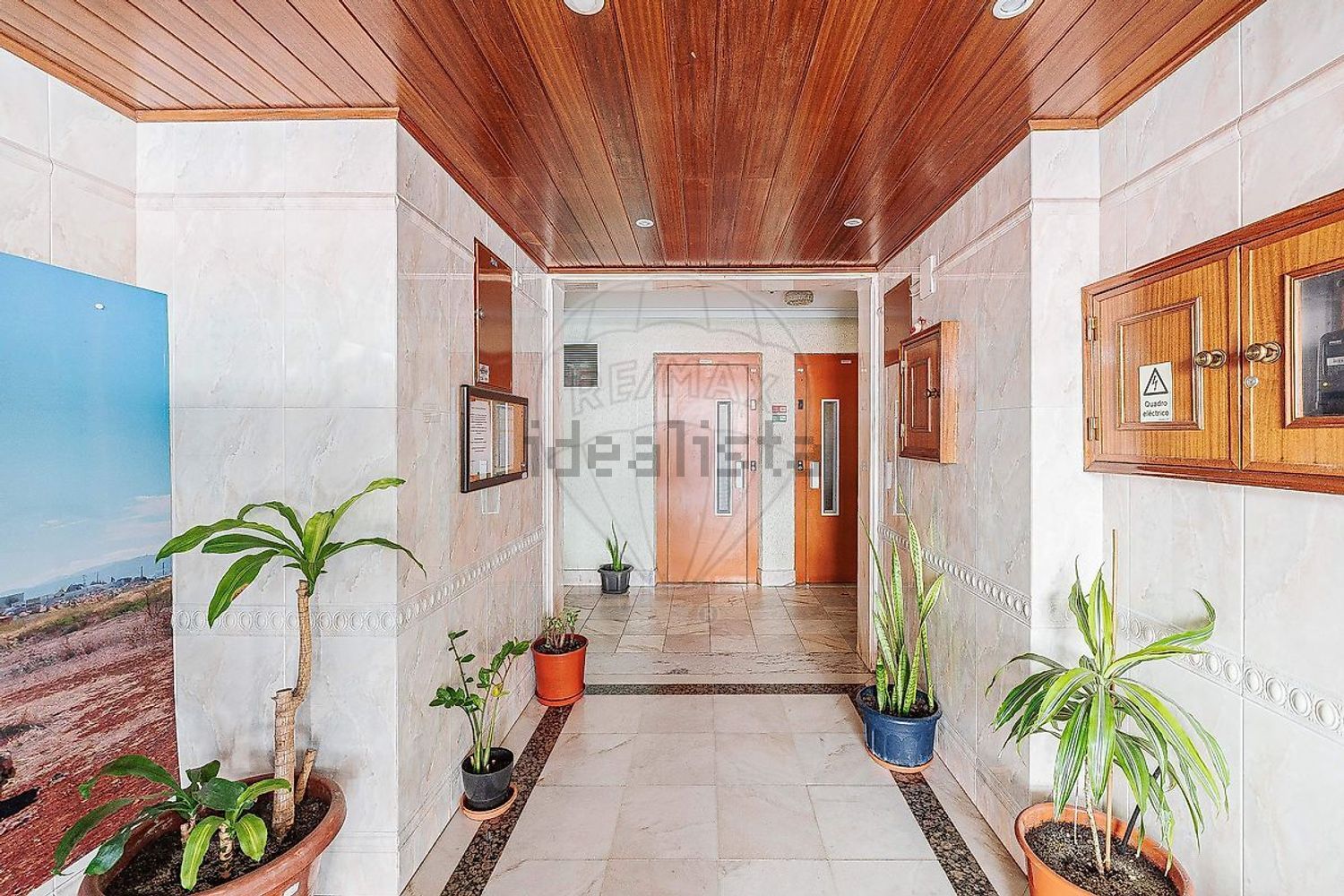 公寓 t3出售在Rua José Régio - 过道