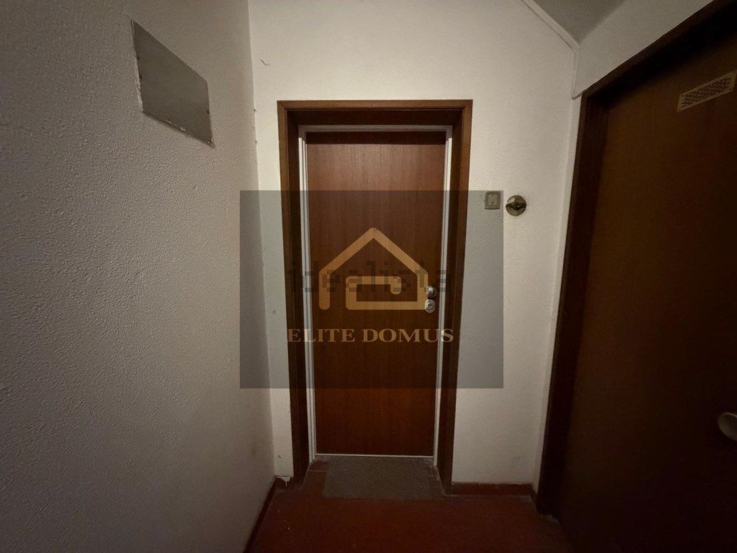 公寓 t2出售在Rua Jaime Martins Barata - 过道