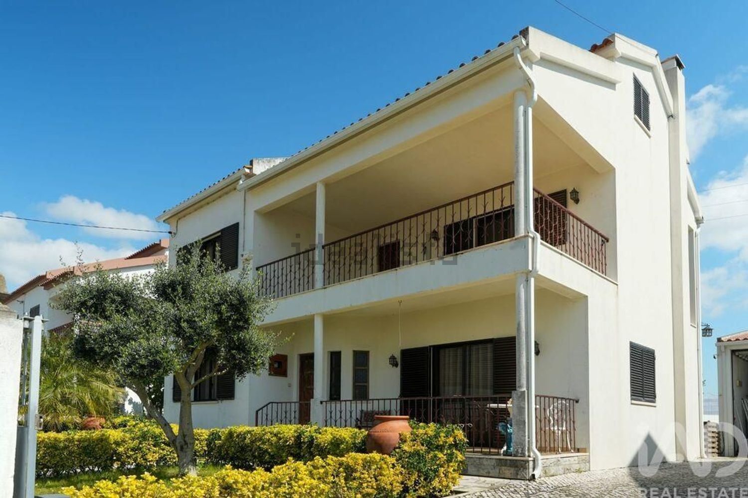 小楼房或独栋别墅出售在Carregado e Cadafais - 外立面