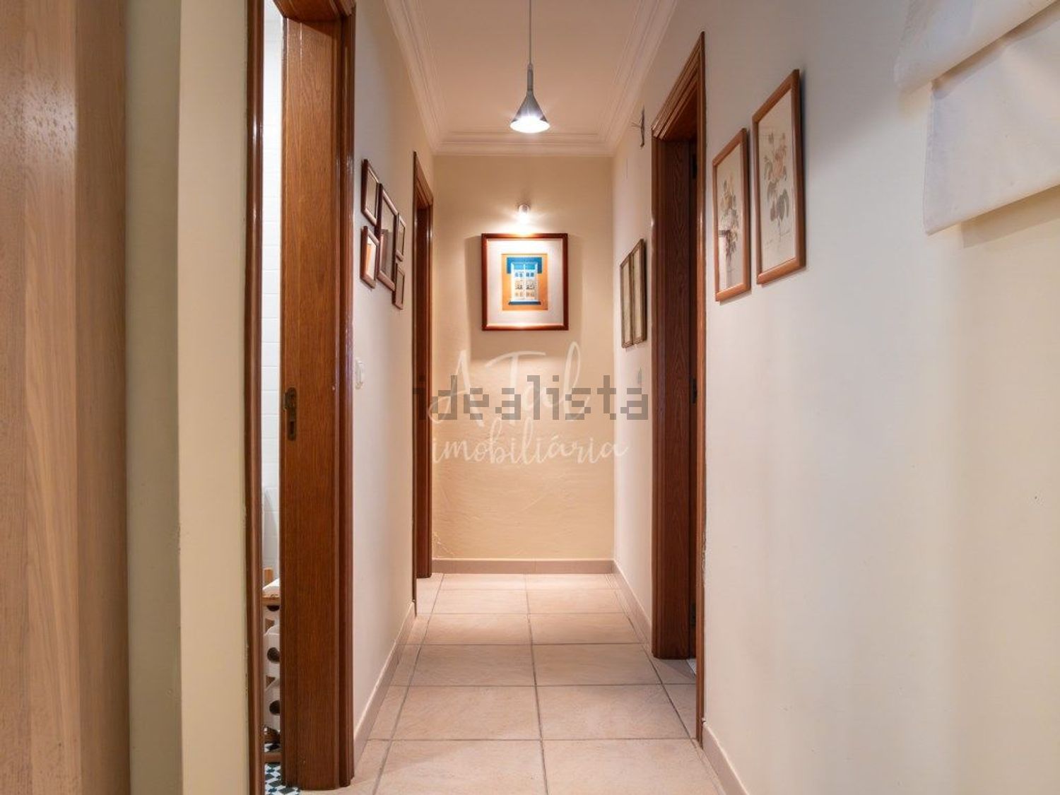 小楼房或独栋别墅出售在Vale de Choupos - Choilo - Galeotas - 过道