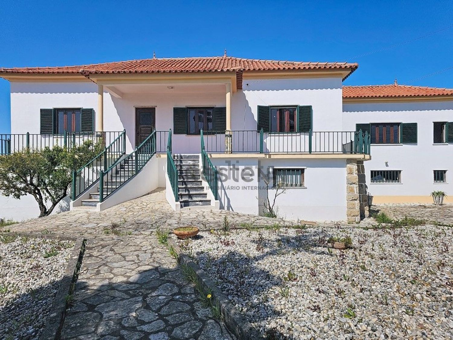 小楼房或独栋别墅出售在Lamas e Cercal - 外立面