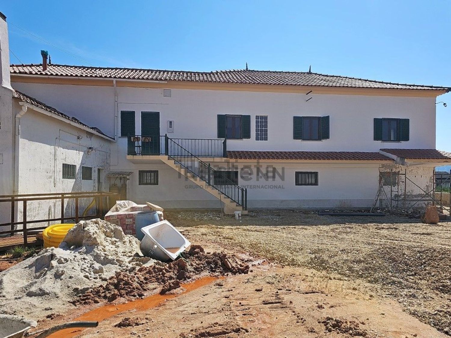 小楼房或独栋别墅出售在Lamas e Cercal - 外立面