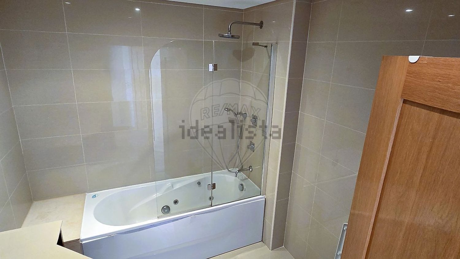 出租公寓 t3在Rua Marechal António de Spínola - 卫生间