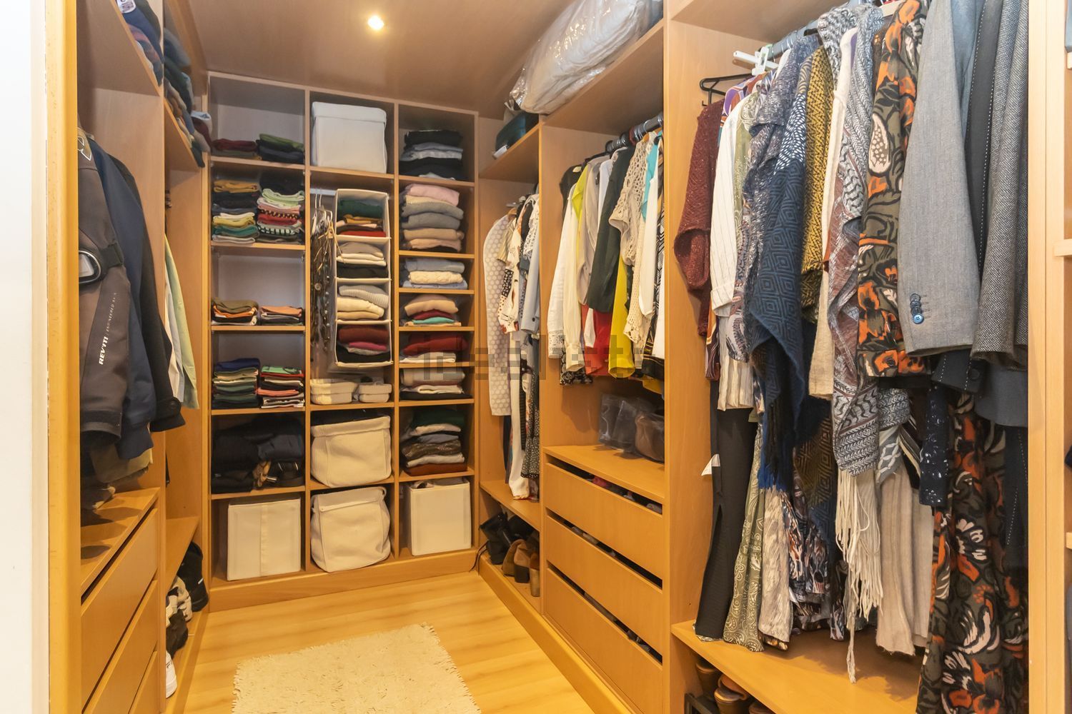 小楼房或独栋别墅出售在Rua Jorge Brum do Canto - 试衣间