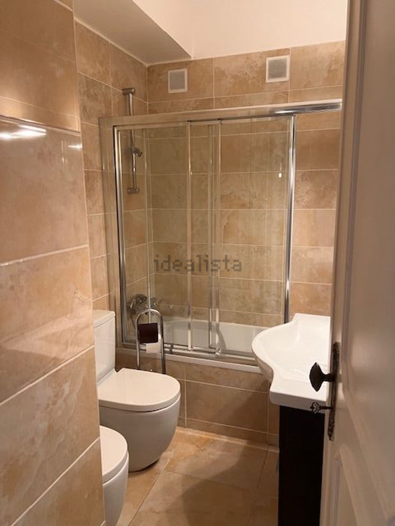 出租房间在Rua Leitão de Barros, 8 - 卫生间