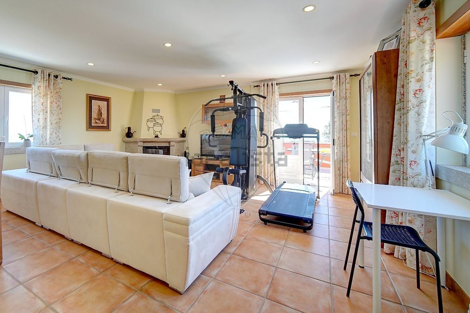 小楼房或独栋别墅出售在São Quintino - 客厅