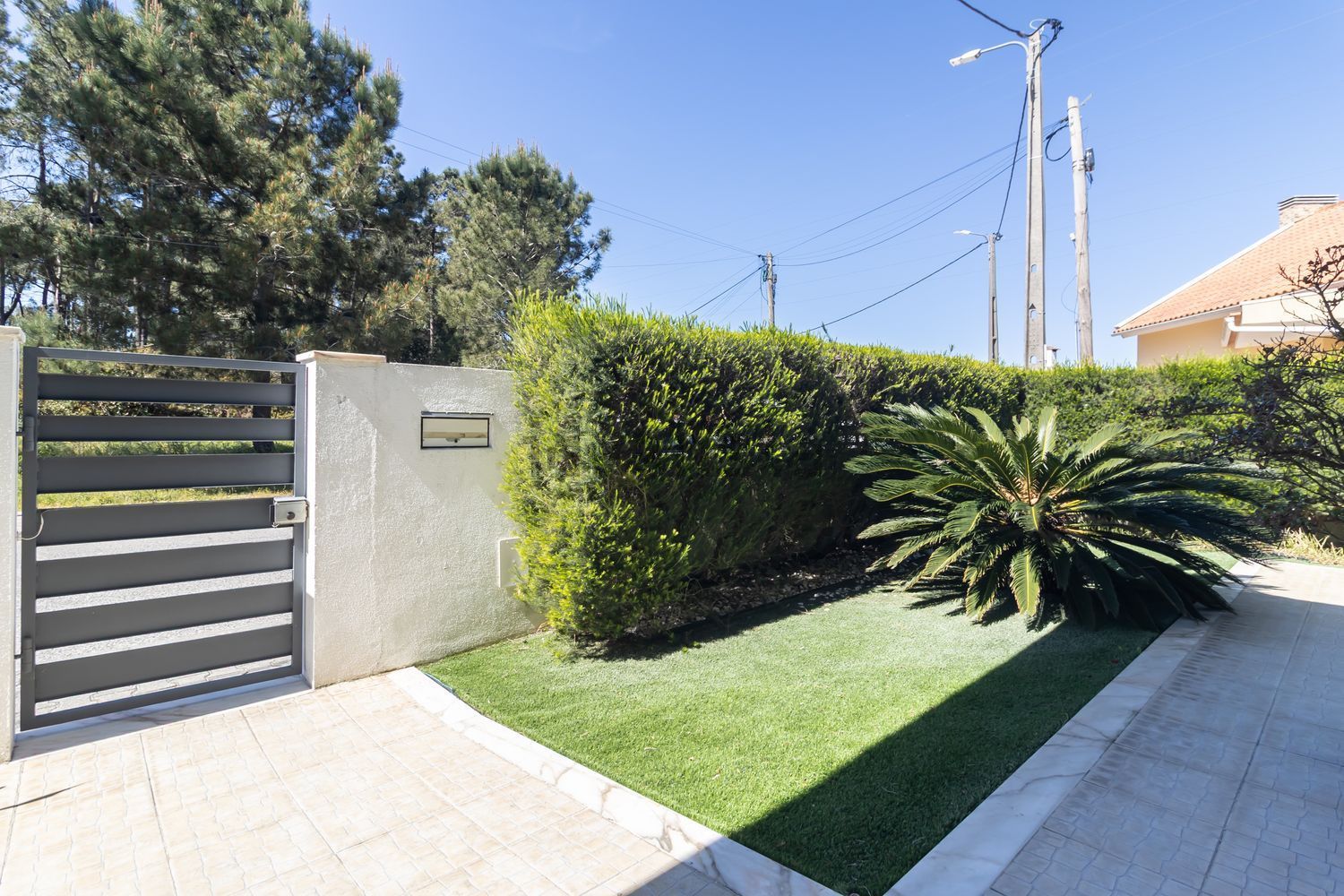 小楼房或独栋别墅出售在Rua Jorge Brum do Canto - 外立面