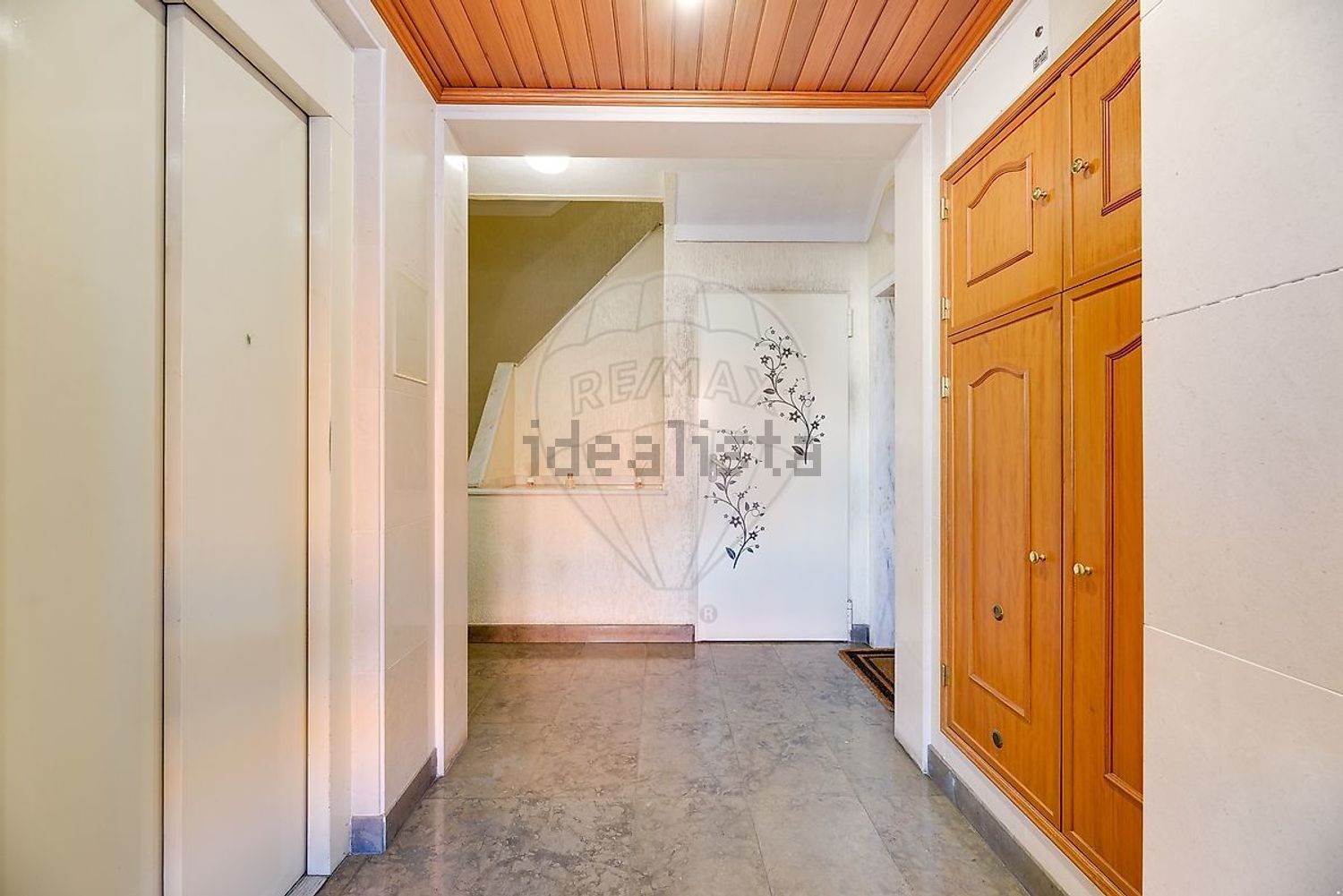 公寓 t3出售在Rua Maria Pia - 过道