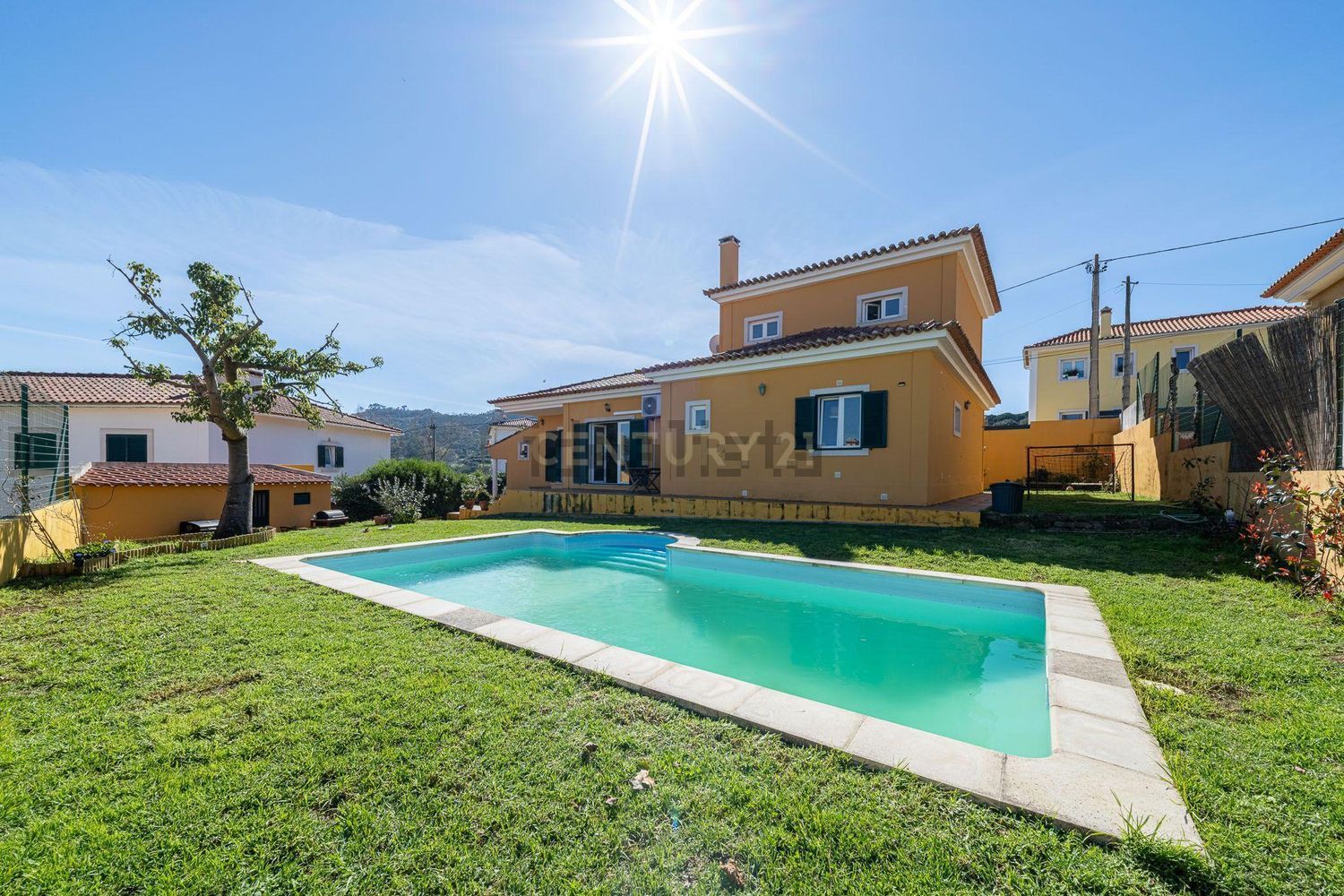 小楼房或独栋别墅出售在Rua da Encosta de São Silvestre, 21 - 游泳池