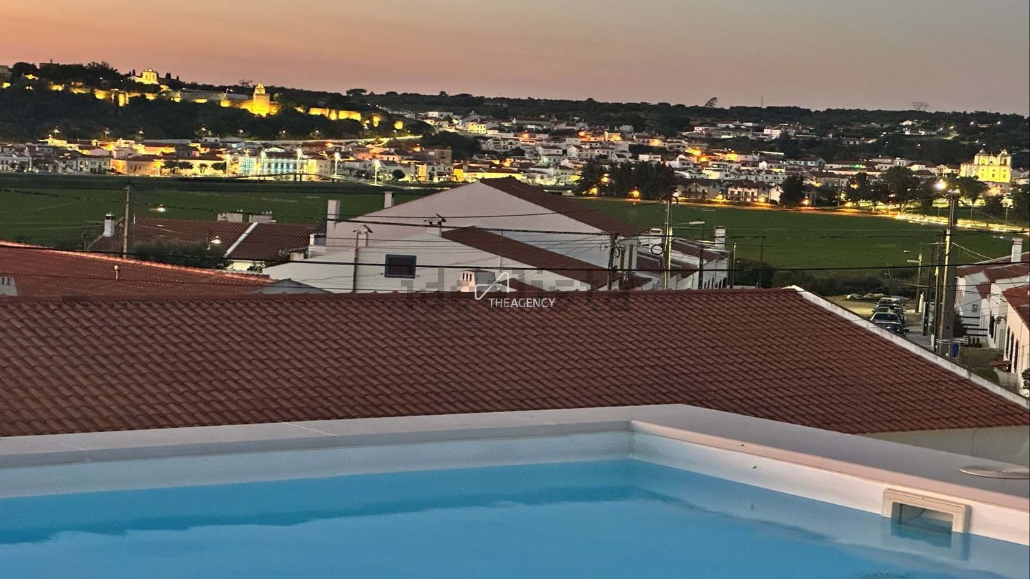 双拼别墅出售在Bairro da Quintinha - 游泳池