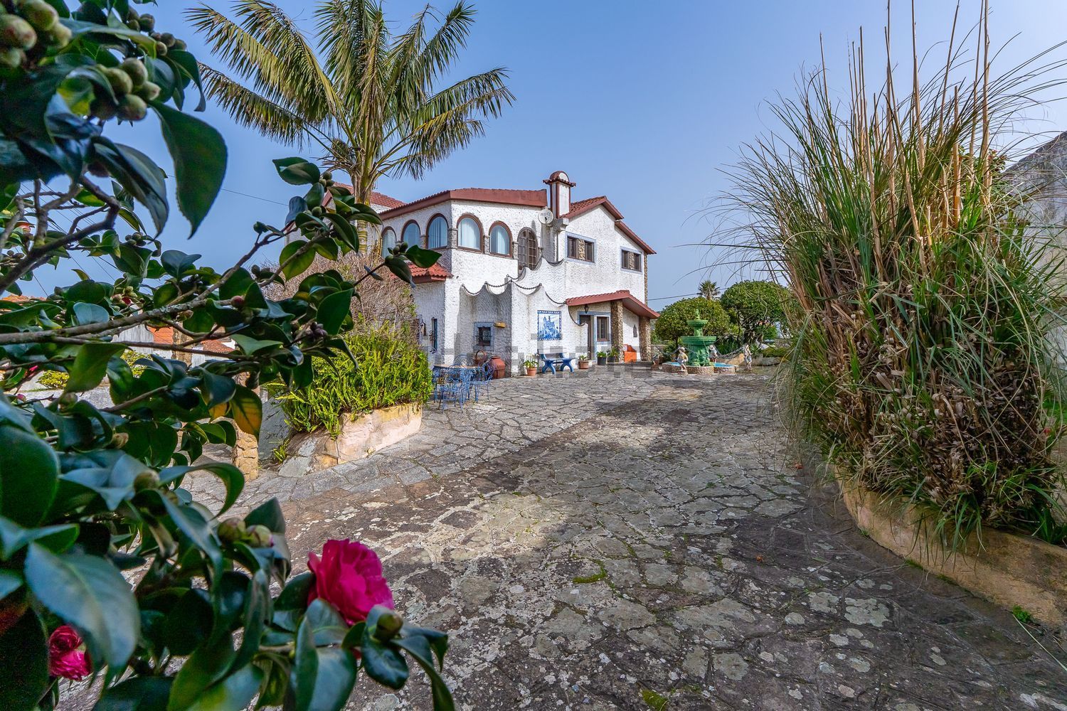 小楼房或独栋别墅出售在Rua Pintor Manuel da Silva - 外立面