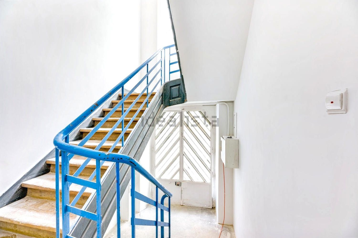 公寓 t2出售在Rua Tenente Viriato Correia de Lacerda, 18 - 楼梯