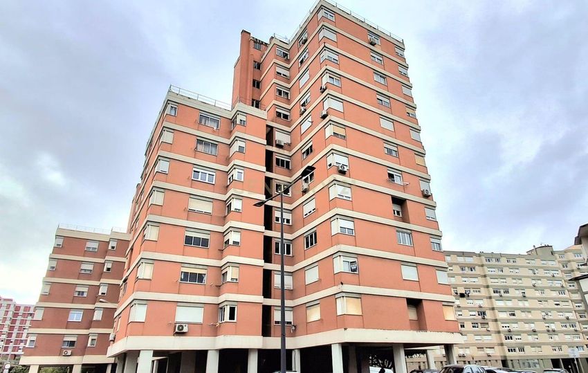 公寓 t3出售在Rua Tomás Alcaide, 100