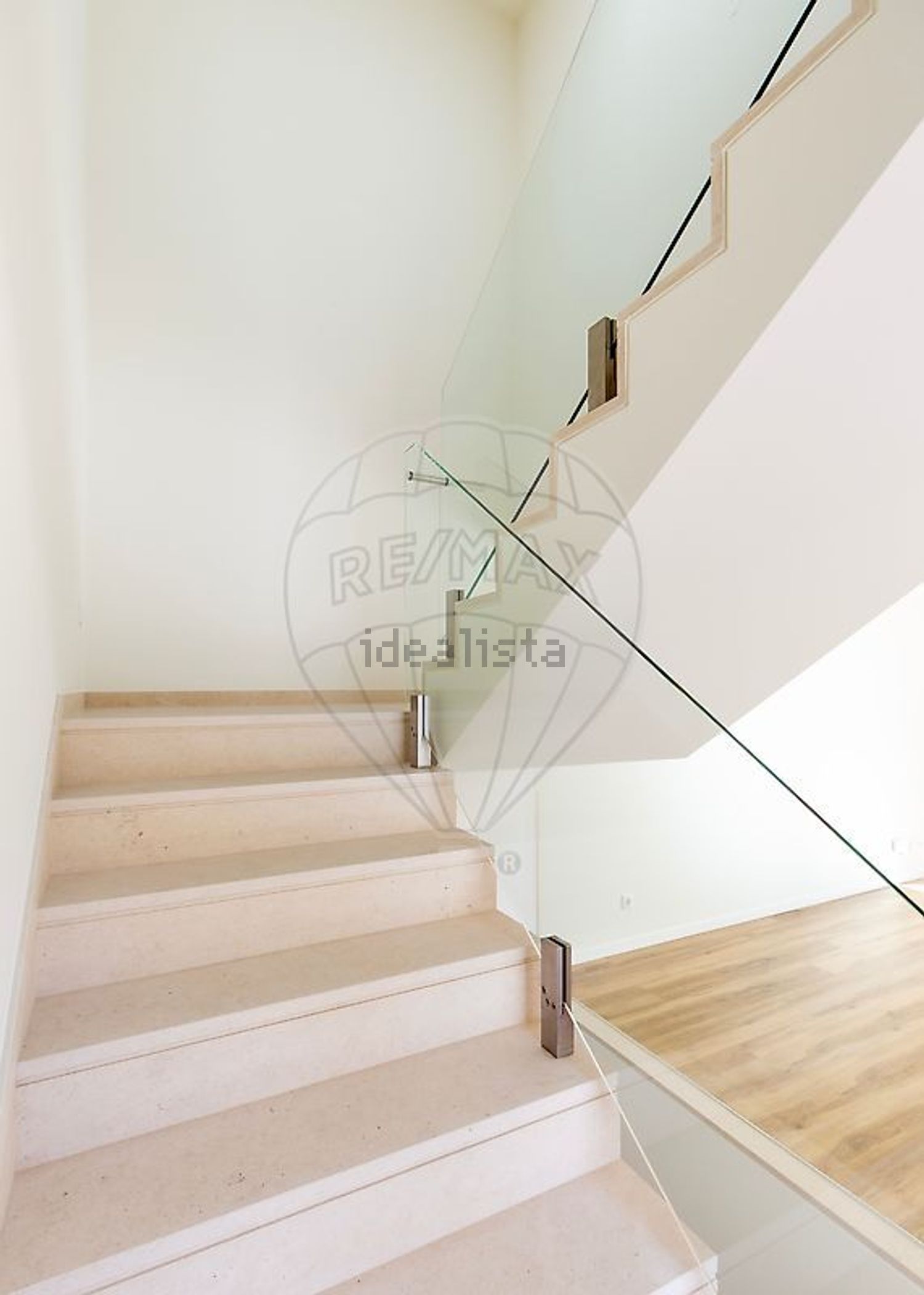 小楼房或独栋别墅出售在Rua Douro - 详情