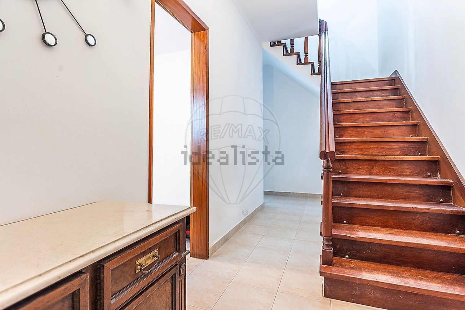 小楼房或独栋别墅出售在Rua dos Salgueirinhos - 详情