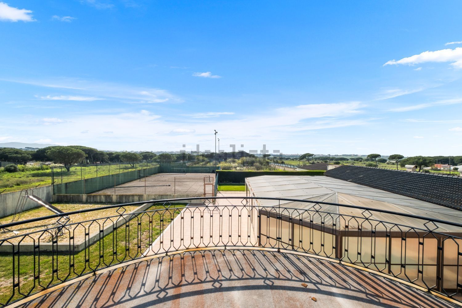 小楼房或独栋别墅出售在Rua Principal - 阳台