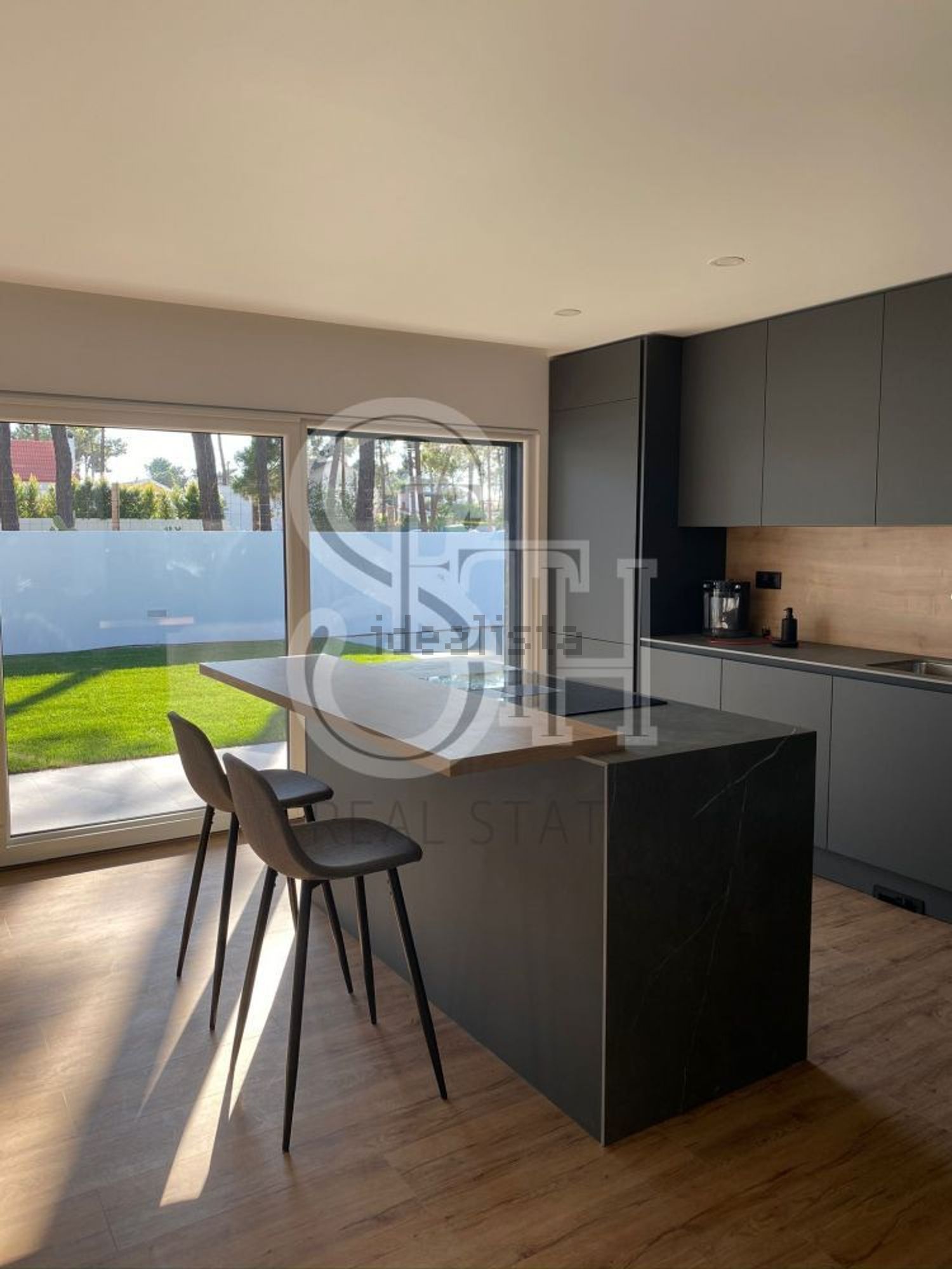 出租小楼房或独栋别墅在Avenida Dom Fernando - 客厅