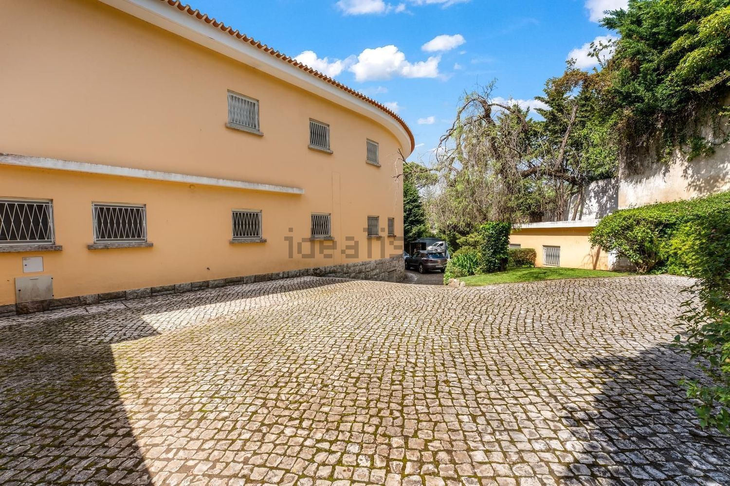 小楼房或独栋别墅出售在Avenida Marechal Carmona - 外立面