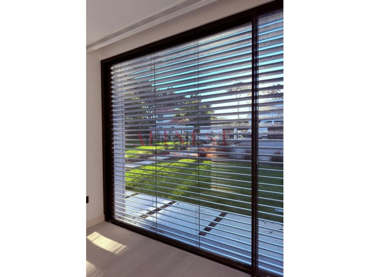 小楼房或独栋别墅出售在Rua do Tojo - 照片