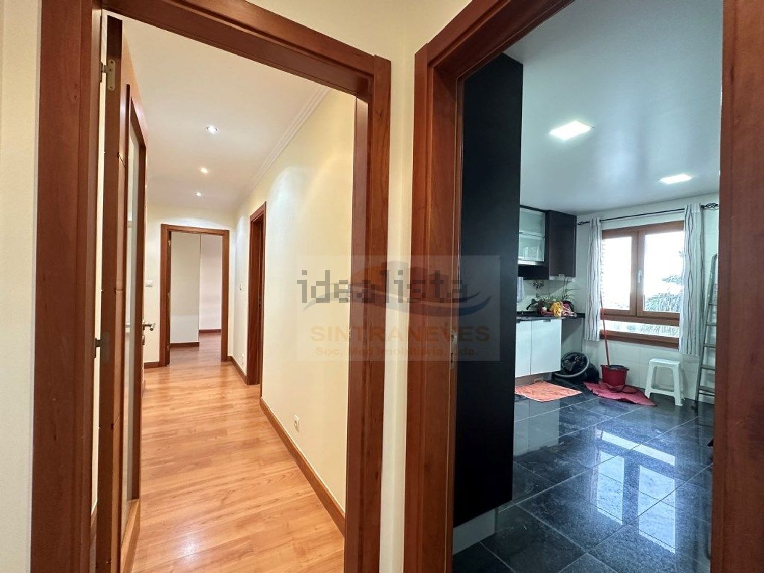 出租公寓 t4在Casal de São Brás - Vila Chã - 过道