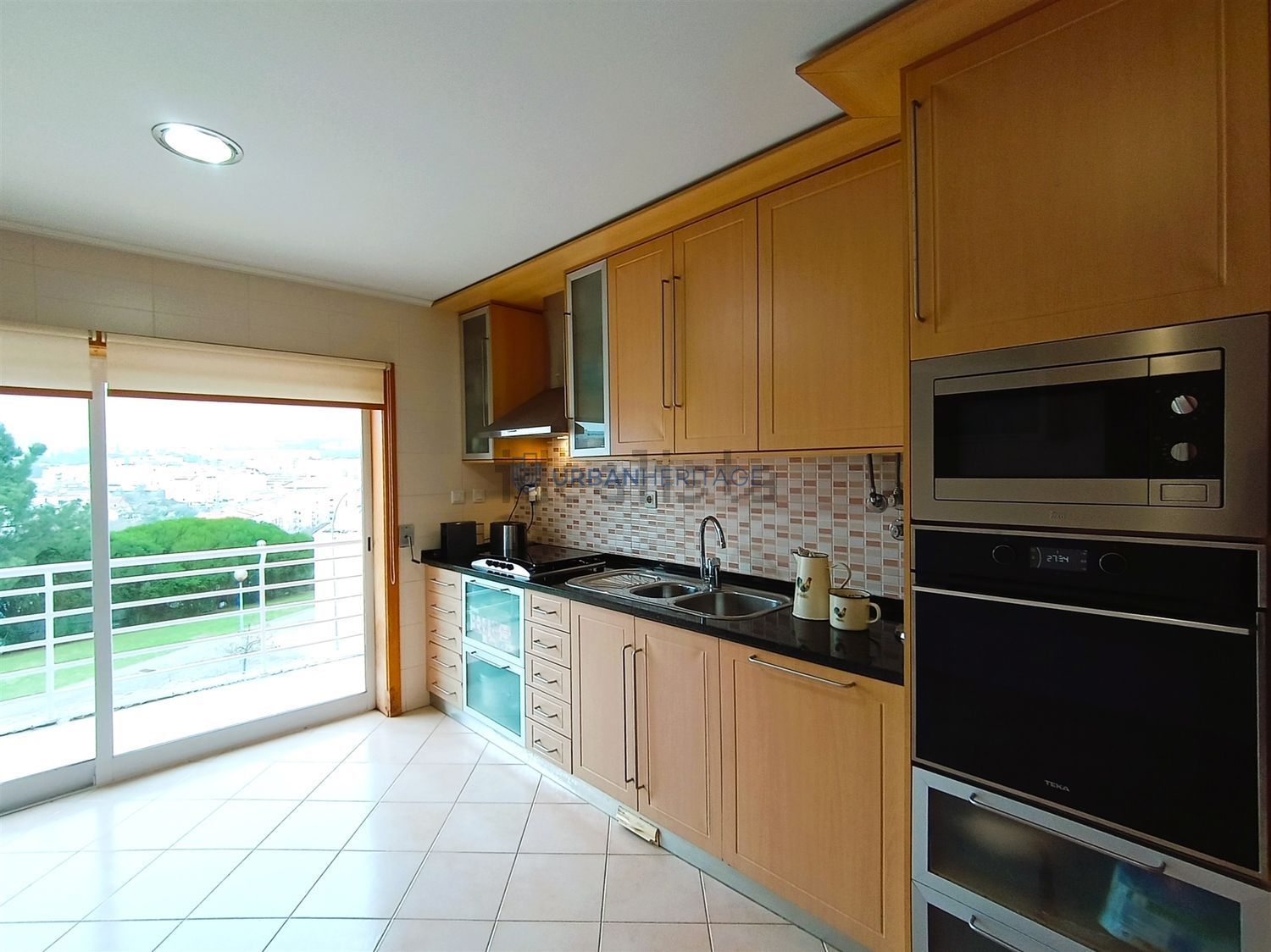 公寓 t2出售在Rua Helena Sá da Costa, 9 - 厨房