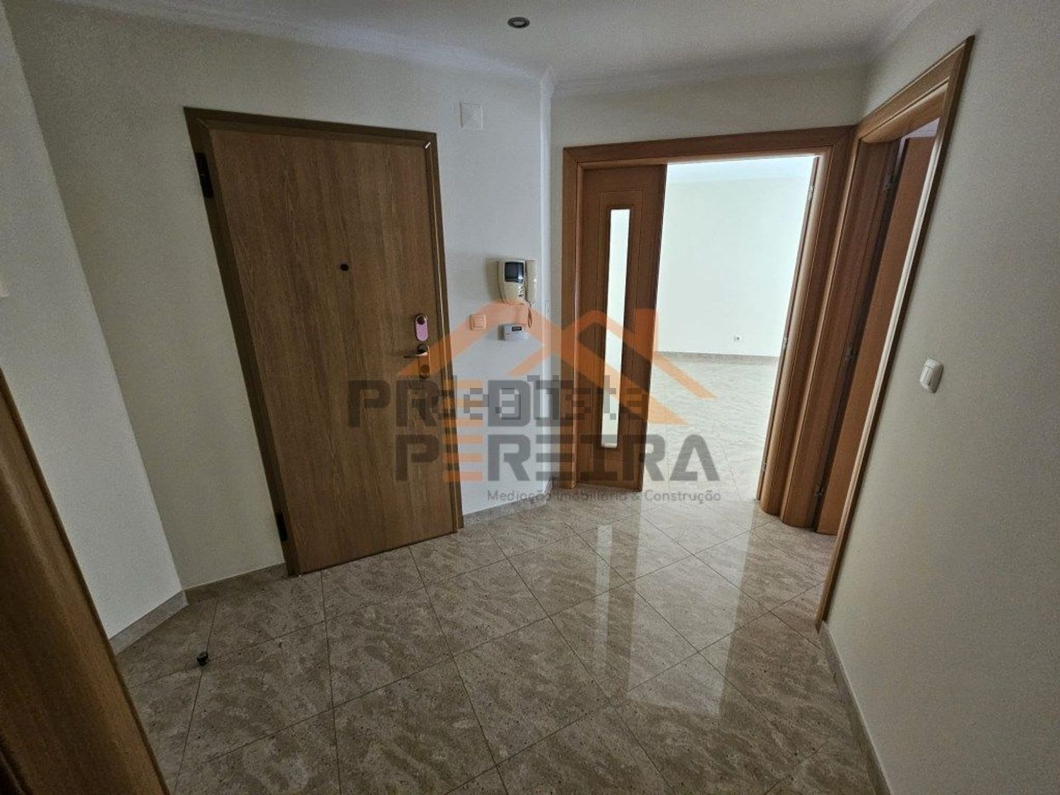 出租公寓 t3在Rua Diogo Guilherme da Silva Alves Furtado, 8 - 过道