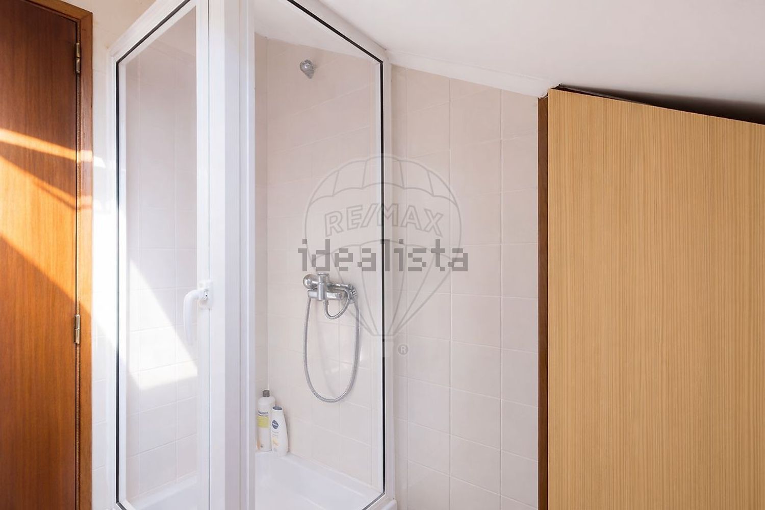 小楼房或独栋别墅出售在Rua António Sérgio - 卫生间