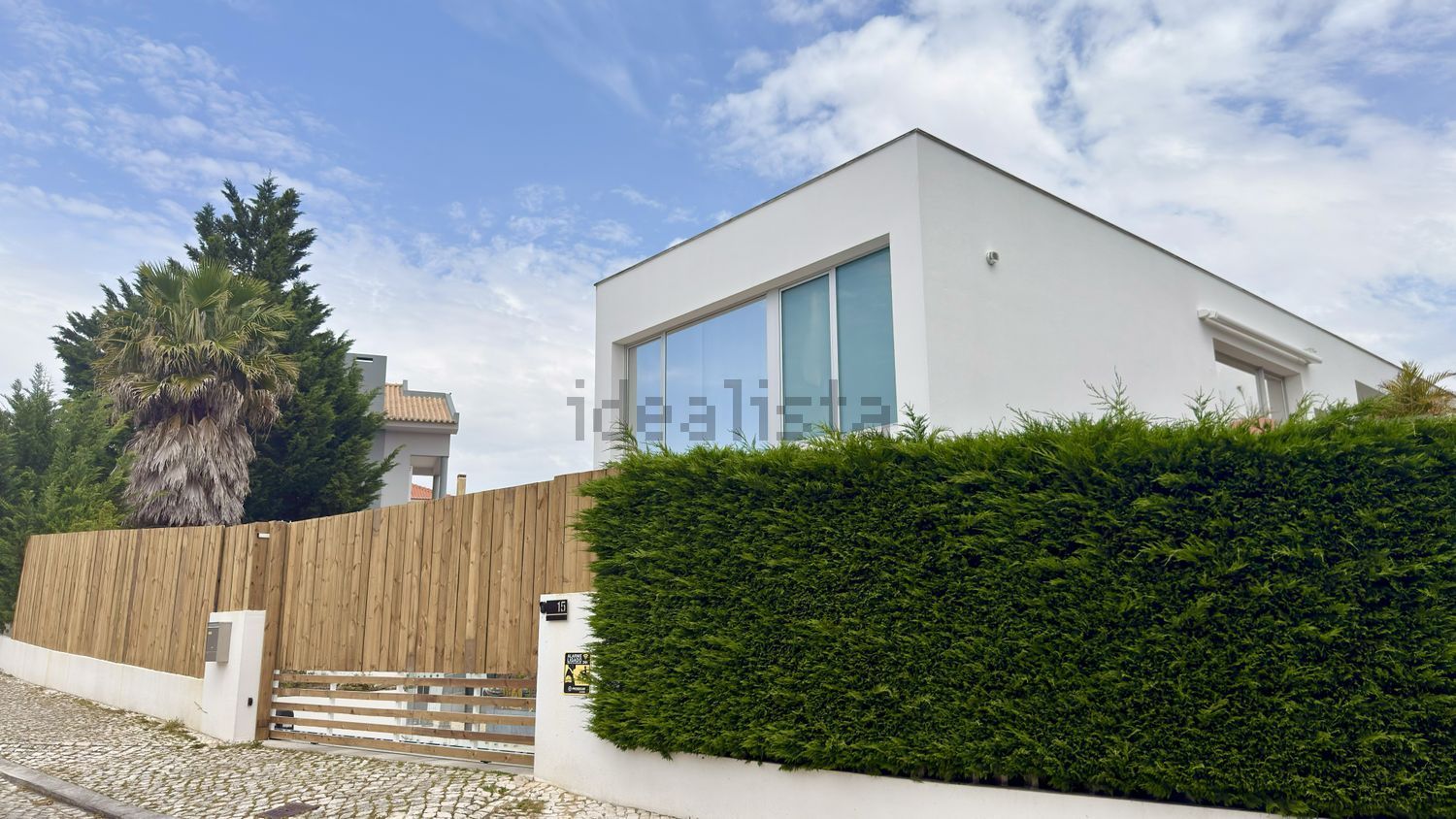 小楼房或独栋别墅出售在Rua Mato das Cruzadas - 外立面