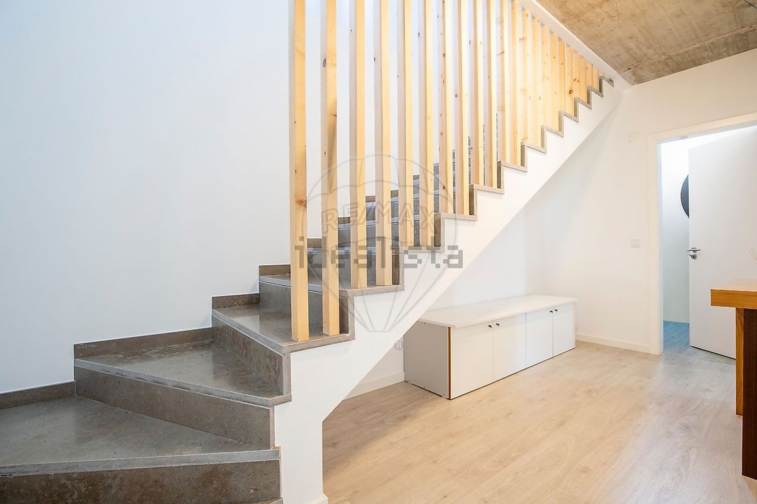 小楼房或独栋别墅出售在Praceta Da Lapa - 详情