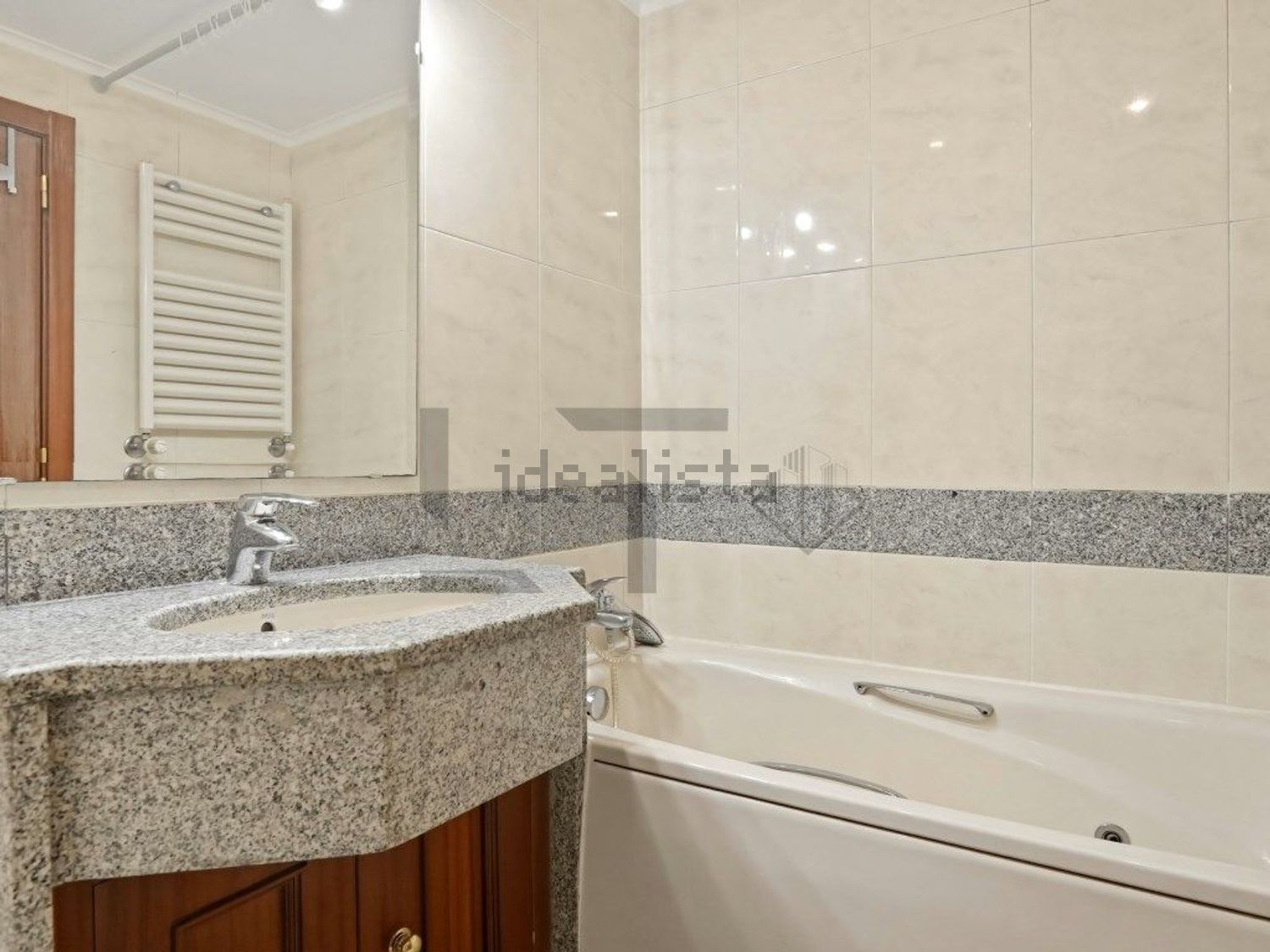 出租公寓 t2在Rua Comandante Cousteau - 卫生间