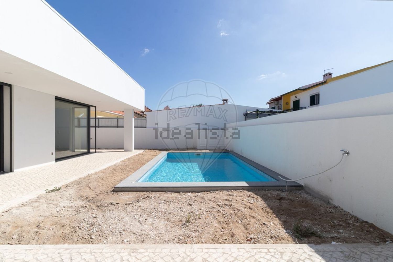 小楼房或独栋别墅出售在Rua Aquilino Ribeiro - 游泳池