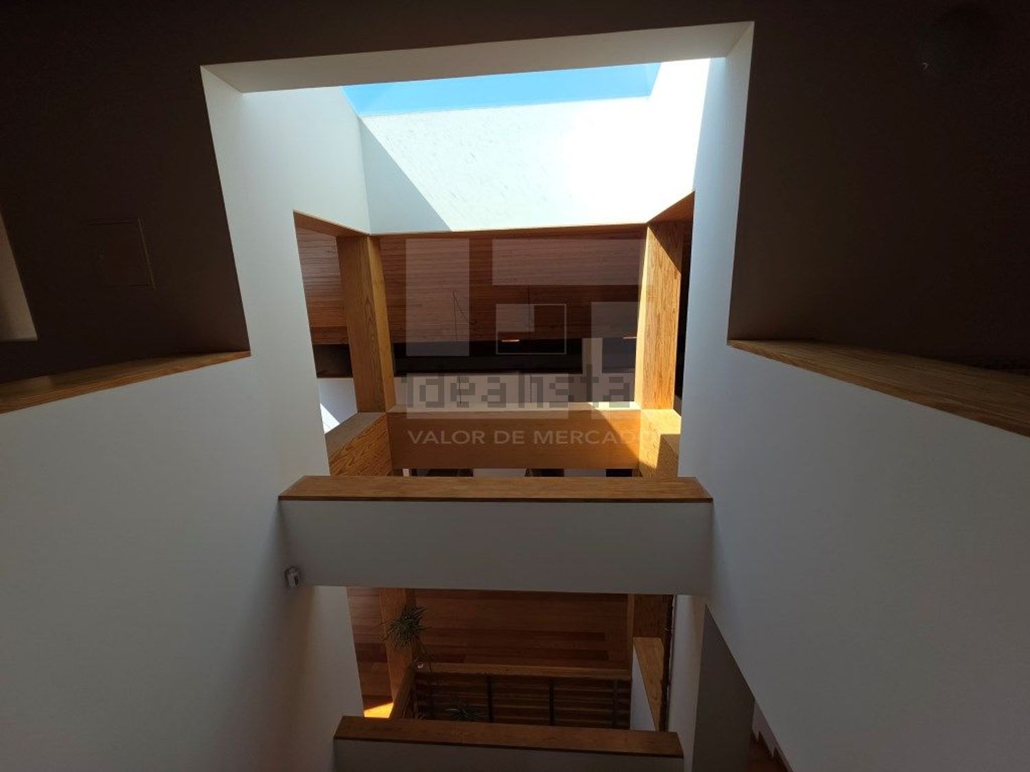 出租小楼房或独栋别墅在Rua Mato da Mina, 22 - 详情