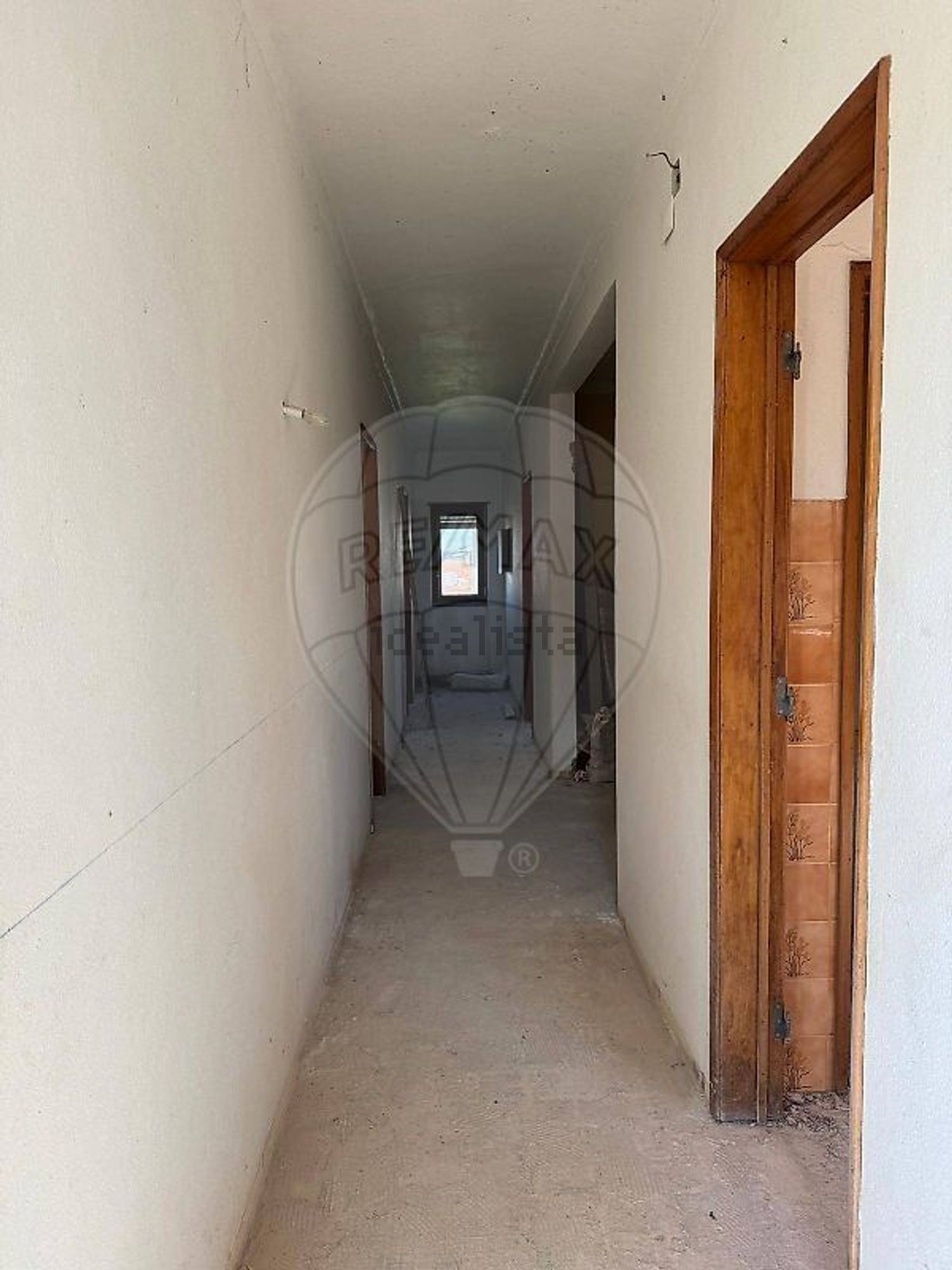 小楼房或独栋别墅出售在Lamas e Cercal - 过道