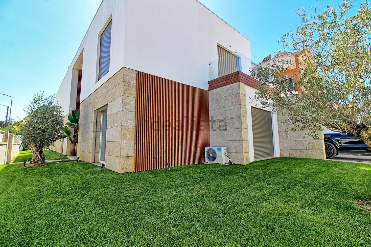 小楼房或独栋别墅出售在Rua Ofélia Marques - 外立面