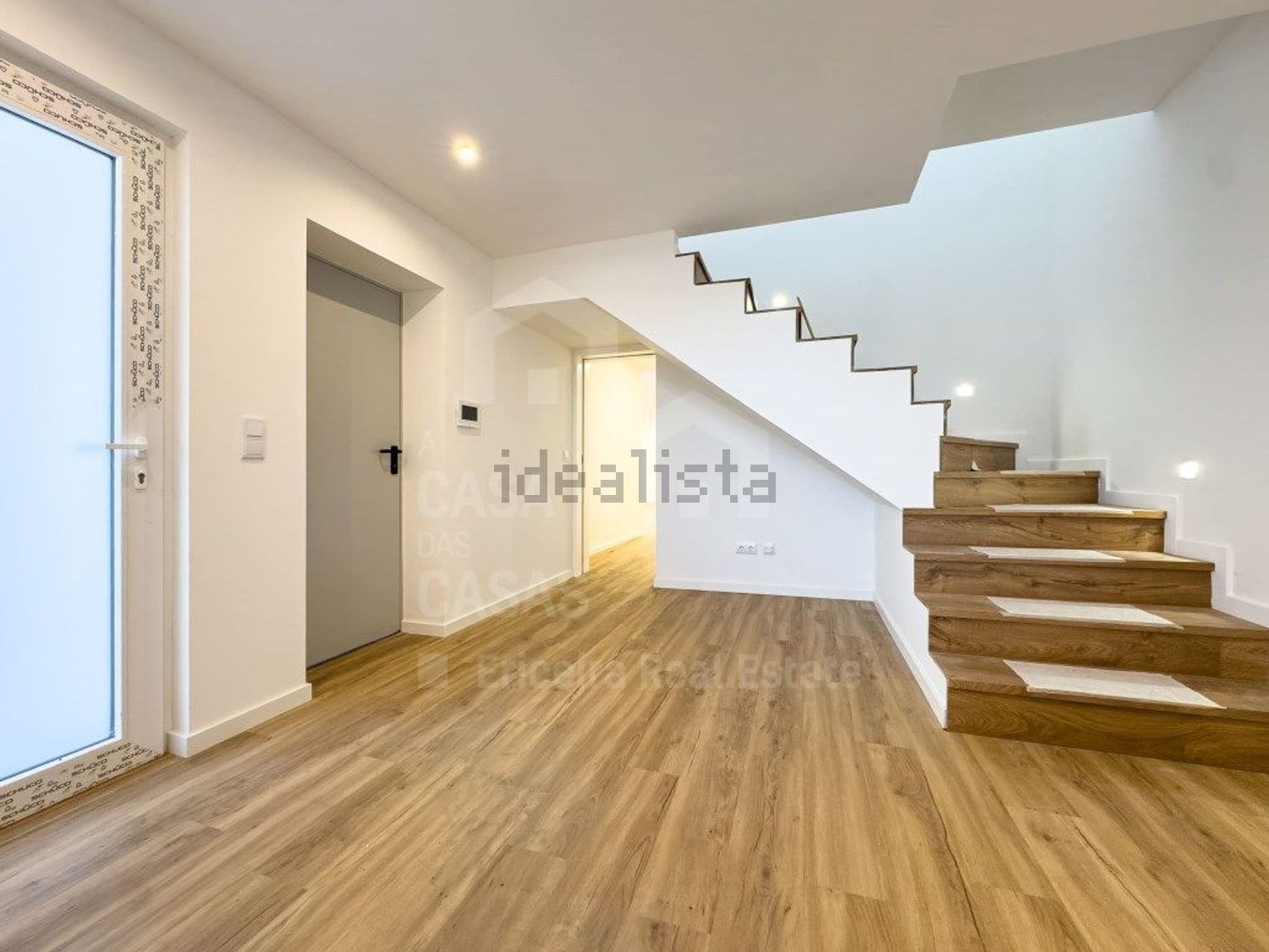 小楼房或独栋别墅出售在Encarnação - 详情