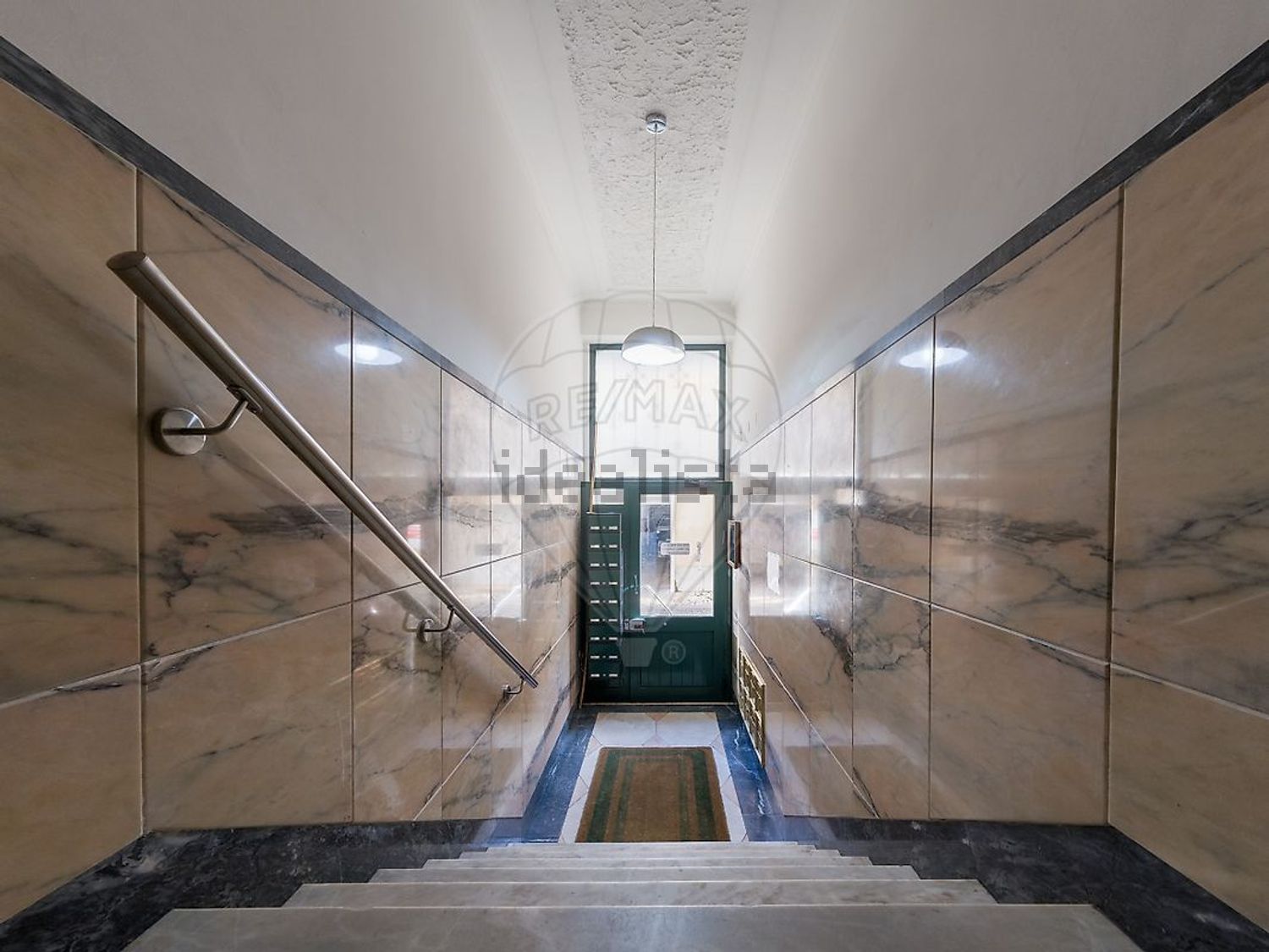 公寓 t2出售在Rua Infante Dom Henrique - 过道