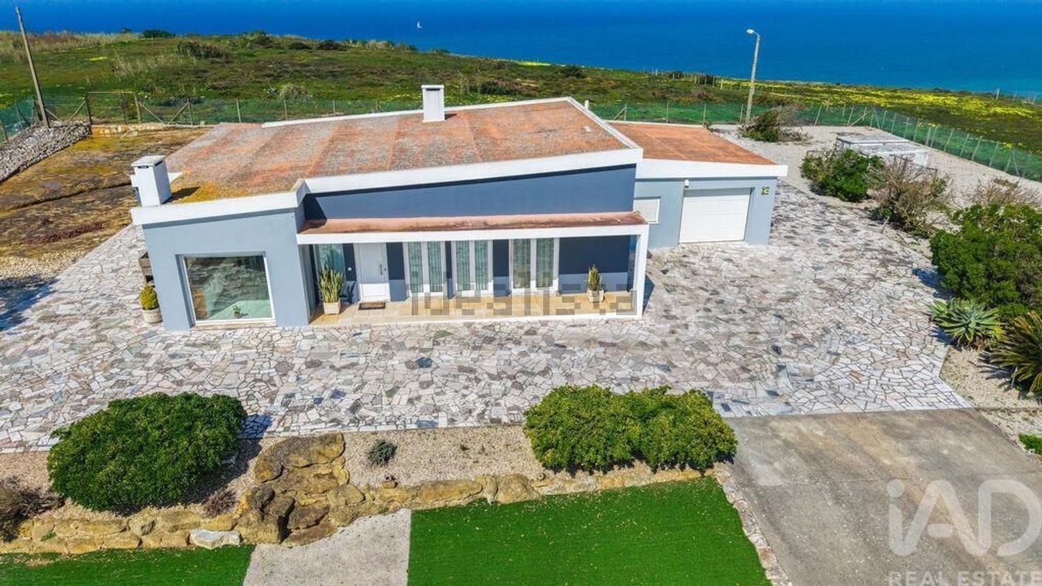 小楼房或独栋别墅出售在Encarnação - 外立面