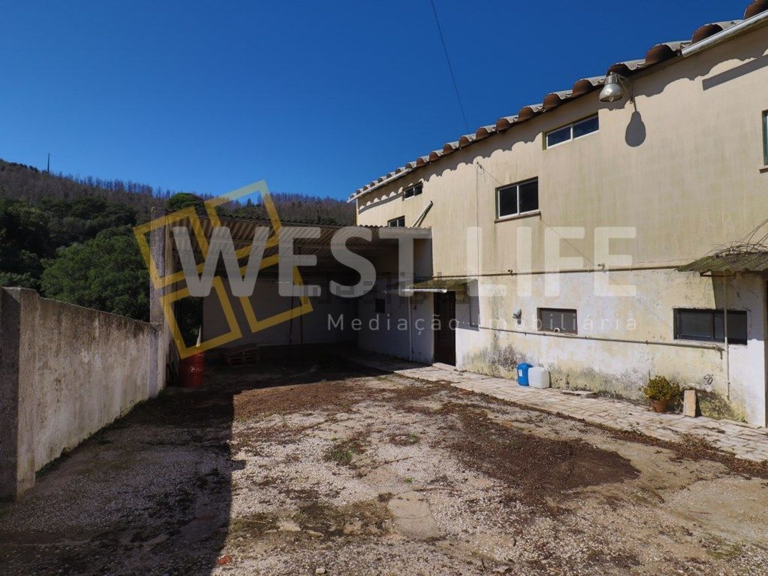 小楼房或独栋别墅出售在Venda do Pinheiro e Santo Estêvão das Galés - 外立面