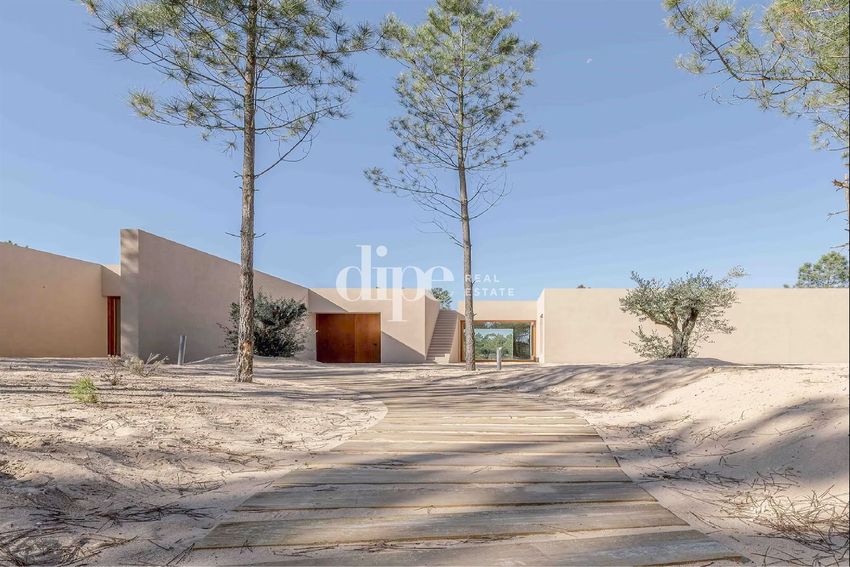 小楼房或独栋别墅出售在Melides